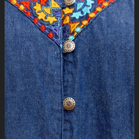 90’s embroidered denim shirt / approx Large - Picture 5 of 8